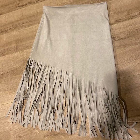 BB Dakota Skirt - Picture 4 of 6